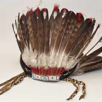 Federhaube der Plains-Kulturen mit Hörnern