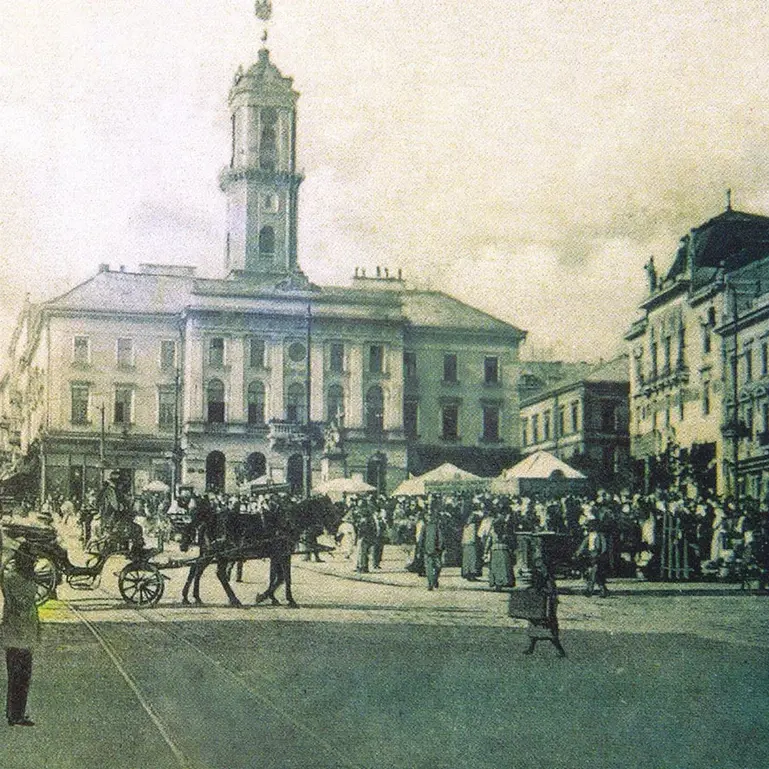 [Translate to English:] Gruss aus Czernowitz — Ringplatz, around 1900, postcard.