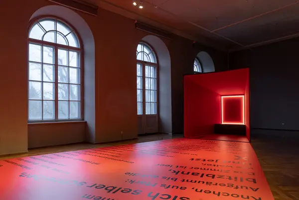 [Translate to English:] “Wordless — Falling Silent Loudly”, 2021, exhibition views.