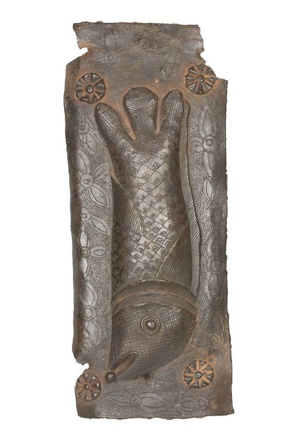 Reliefplatte: Darstellung eines Schlammfisches