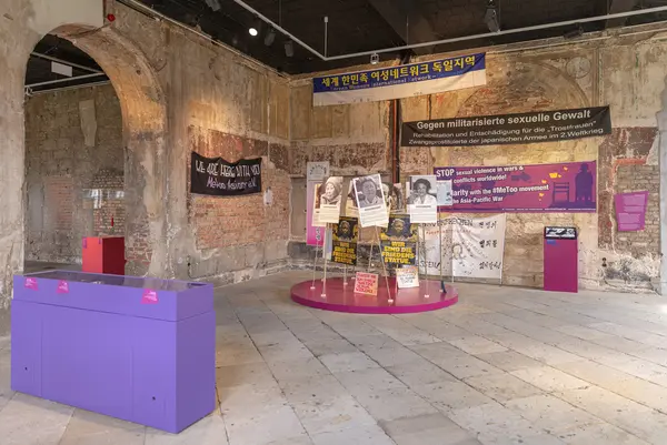 [Translate to English:] “Wordless — Falling Silent Loudly”, 2021, exhibition views.