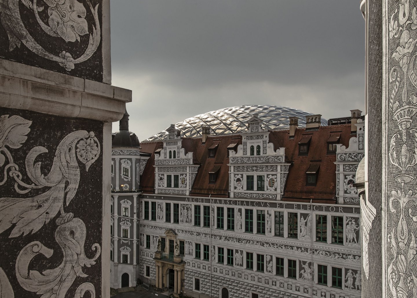 Die Fassade des Residenzschlosses mit Sgrafito-Malerei
