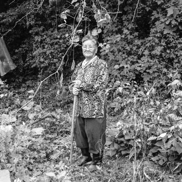 Yi Yong-nyeo (1926–2013), geboren in Yeoju in der Gyeonggi Provinz in Zentralkorea.